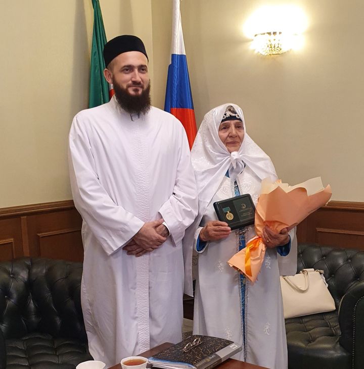 СӘЙДӘ АБЫСТАЙГА МЕДАЛЬ ТАПШЫРЫЛДЫ